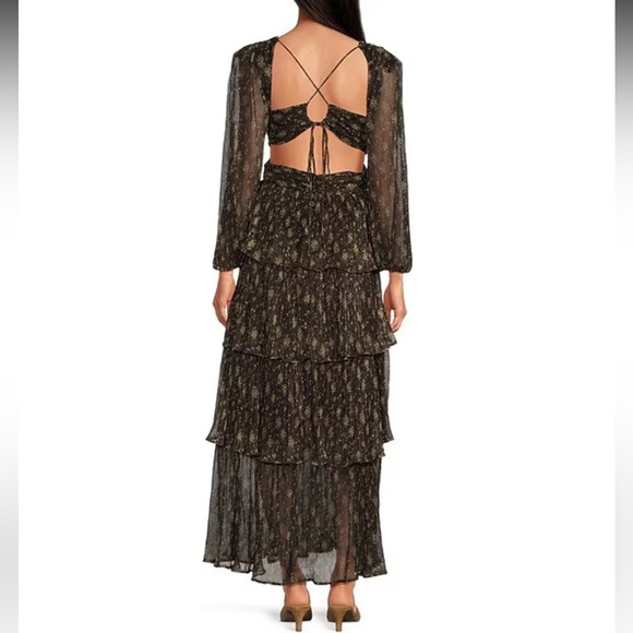 Chic Black Floral Long Sleeve Dress - Picture 2 of 3